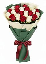 Букет Микс из красных и белых роз в Тарычёво