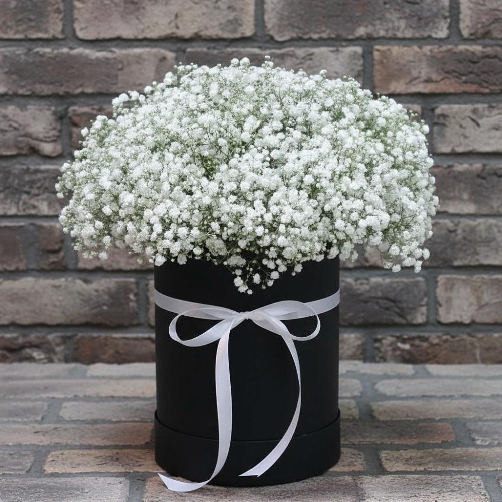 Цветочная композиция из Гипсофила в шляпной коробке в Тарычёво