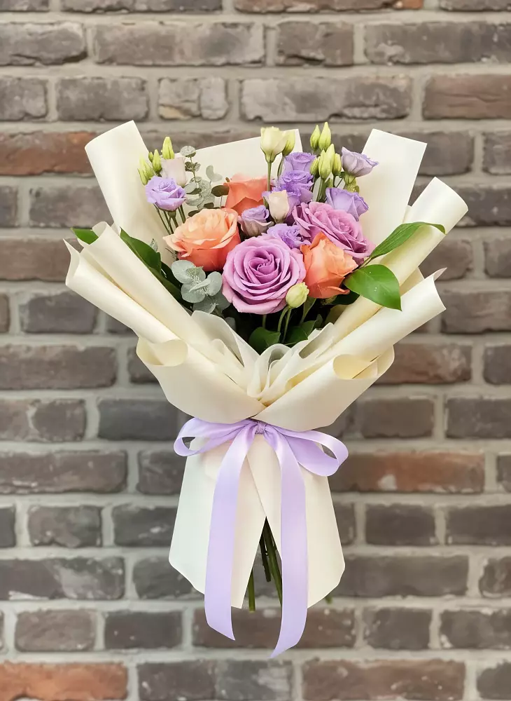 Букет цветов из: Лизиантусы и Розы в Тарычёво