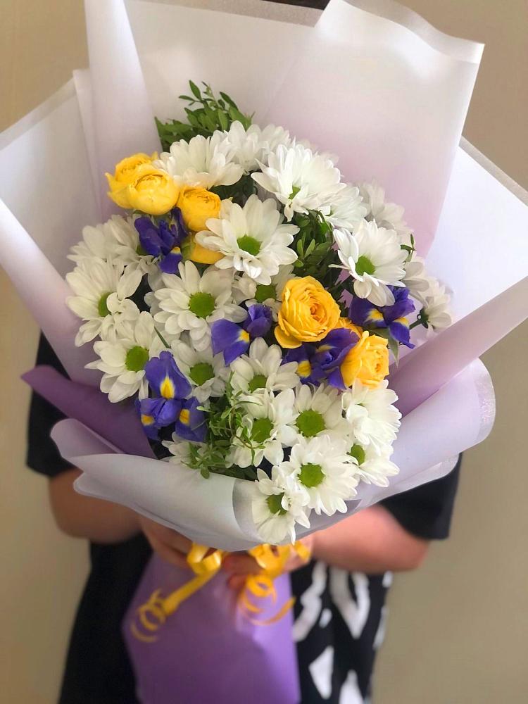 Букет цветов из: Ирисы, Хризантемы и Розы в Тарычёво