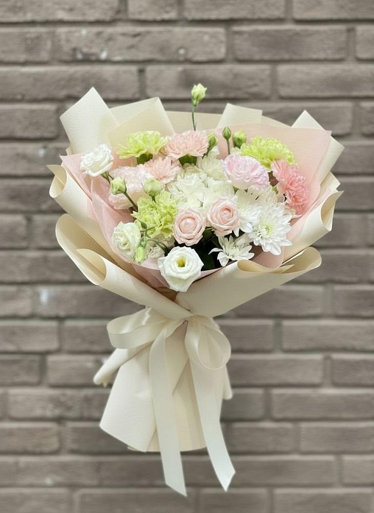 Букет цветов из: Гвоздики, Розы, Лизиантусы и Хризантемы в Тарычёво