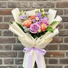 Букет цветов из:  Лизиантусы и Розы в Тарычёво