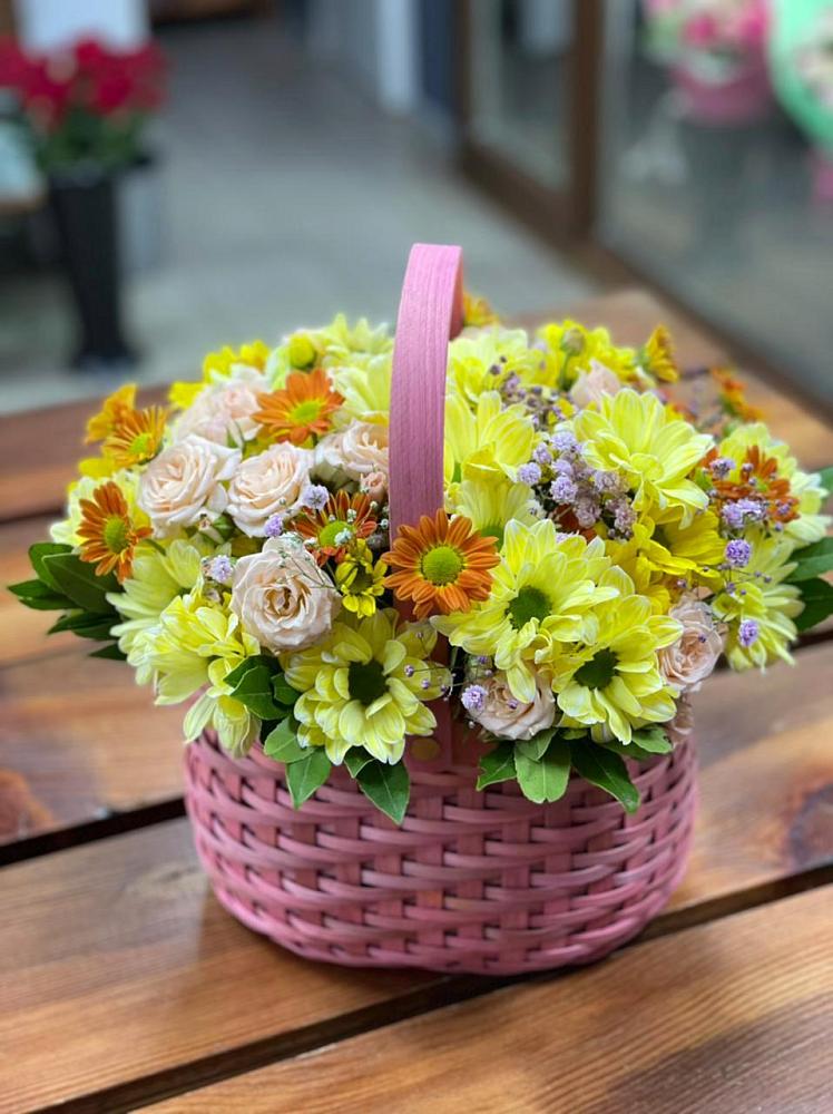 Цветочная композиция из Хризантемы и Розы в корзине в Тарычёво